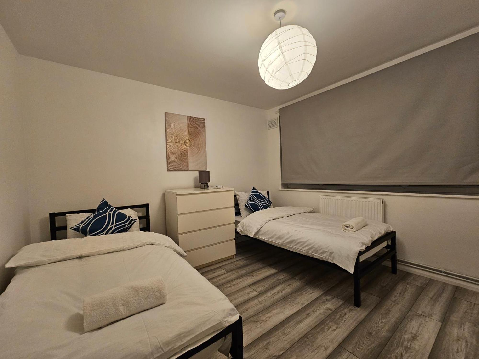 London Mile End Rooms Exterior photo